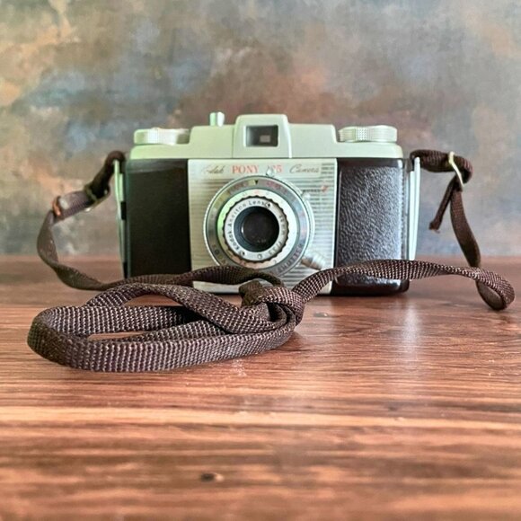 Vintage Kodak Pony 135 Camera with Leather Case (1950's) - Picture 4 of 16